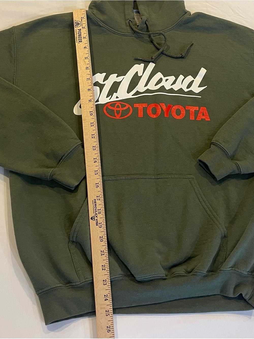 St Cloud Toyota Enthusiasts Minnesota Car Culture Pullover Hoodie Size M - Picture 3 of 8
